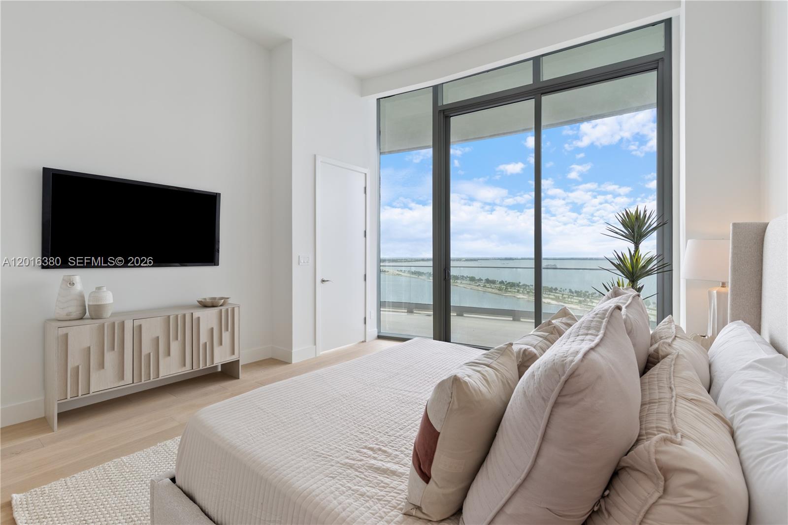 UNA Residences - Residential