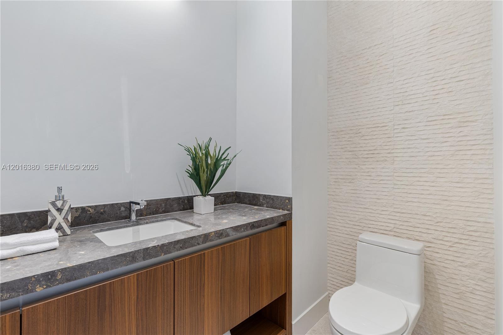 UNA Residences - Residential