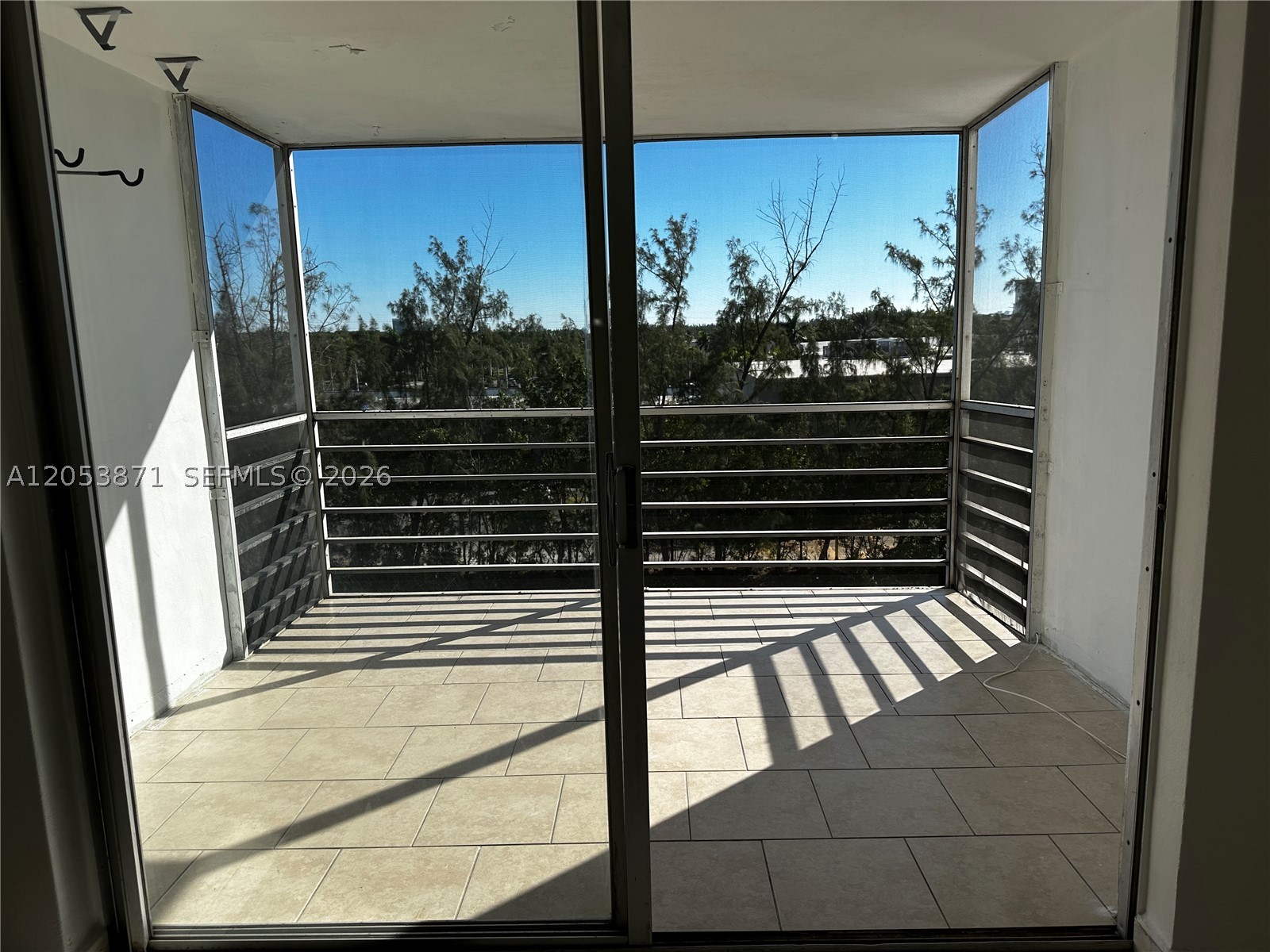 EASTERN SHORES WHITE HOUS - Residential
