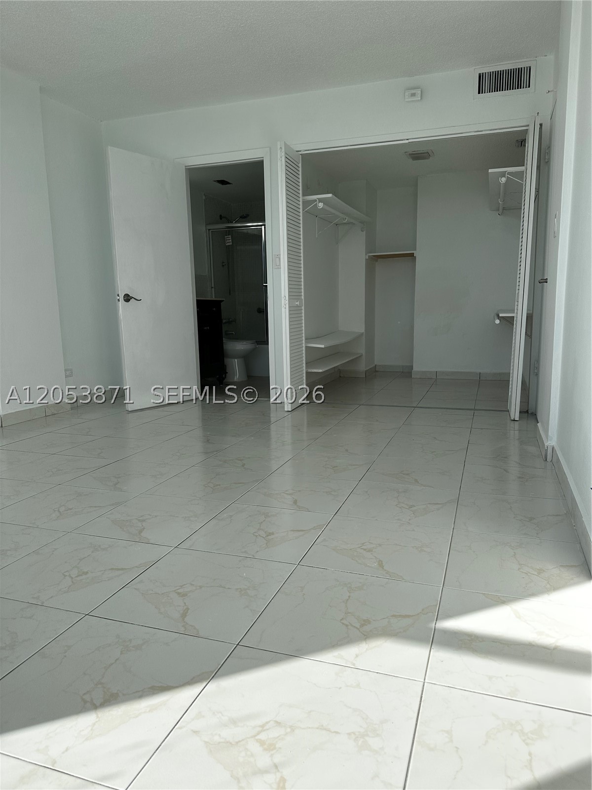 EASTERN SHORES WHITE HOUS - Residential