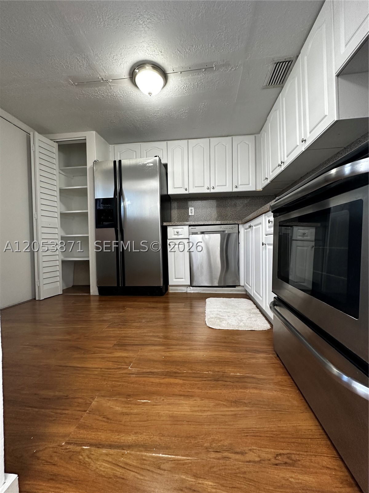 EASTERN SHORES WHITE HOUS - Residential