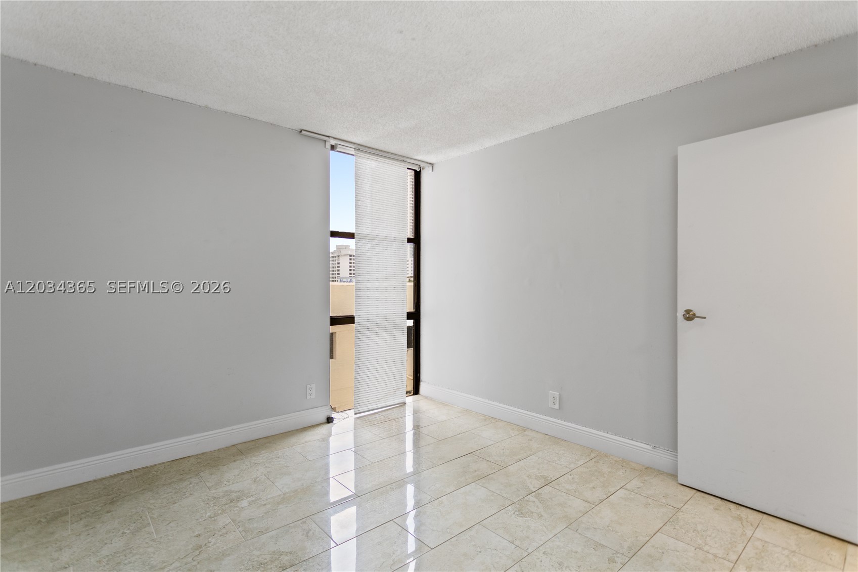 PLAZA OF AMERICAS CONDO P - Residential Lease