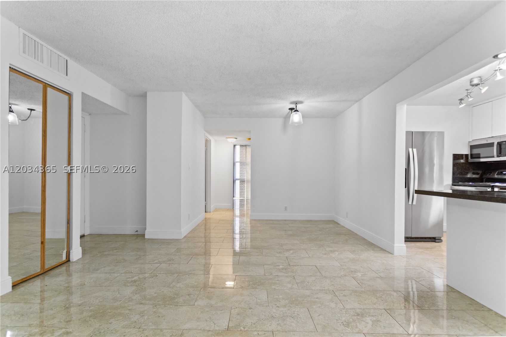 PLAZA OF AMERICAS CONDO P - Residential Lease