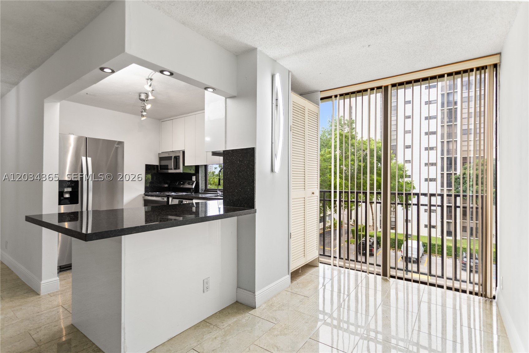 PLAZA OF AMERICAS CONDO P - Residential Lease