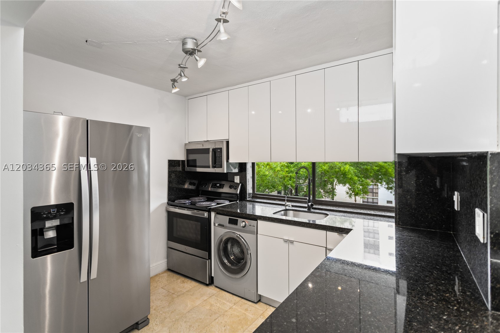 PLAZA OF AMERICAS CONDO P - Residential Lease