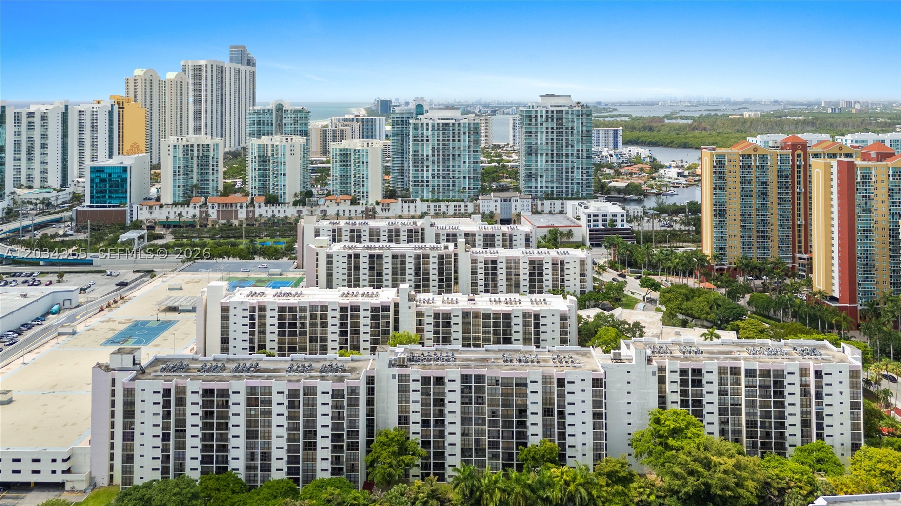 PLAZA OF AMERICAS CONDO P - Residential Lease