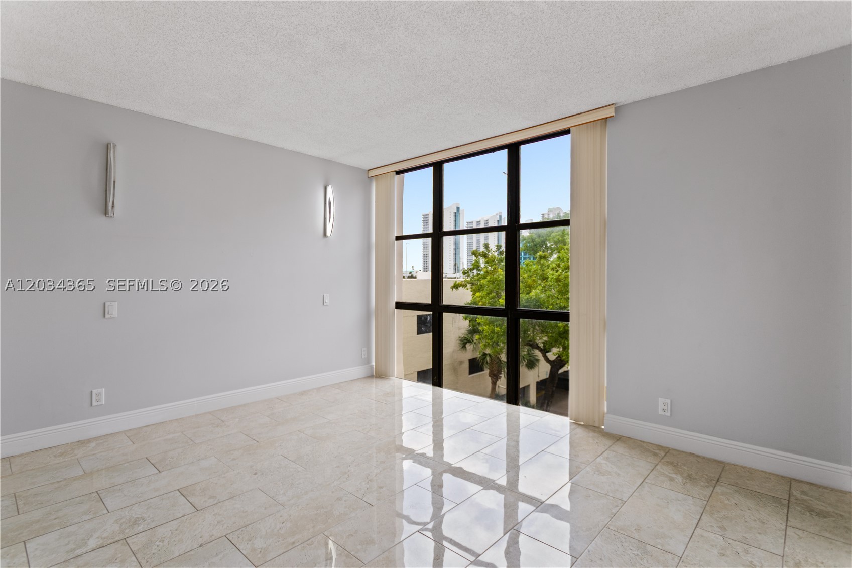 PLAZA OF AMERICAS CONDO P - Residential Lease