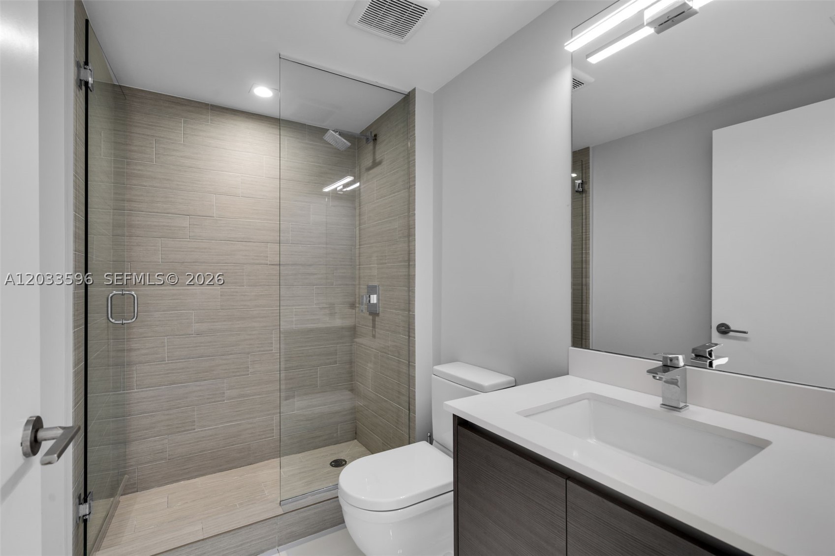 PARQUE TOWERS CONDO - Residential Lease