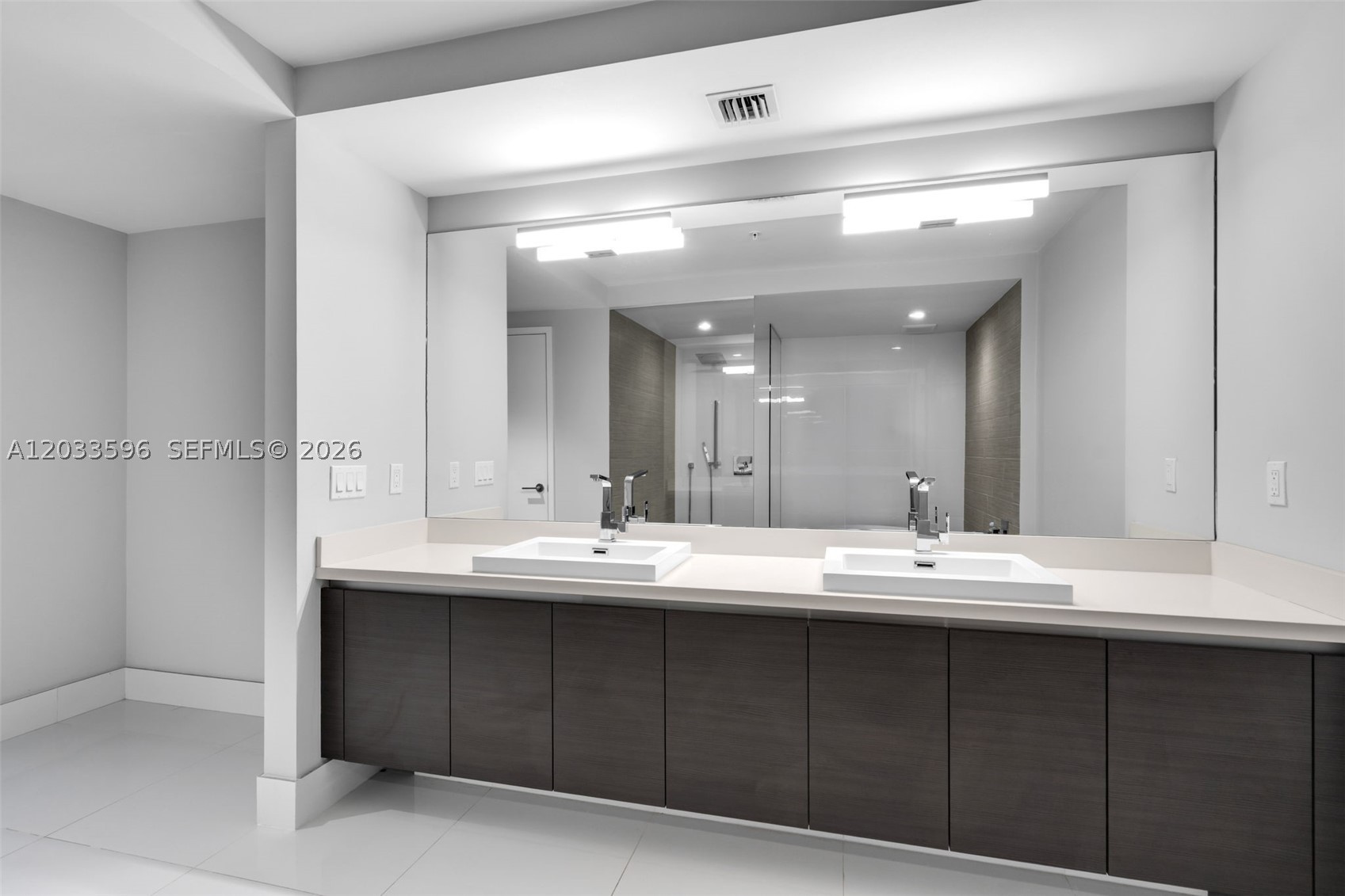 PARQUE TOWERS CONDO - Residential Lease