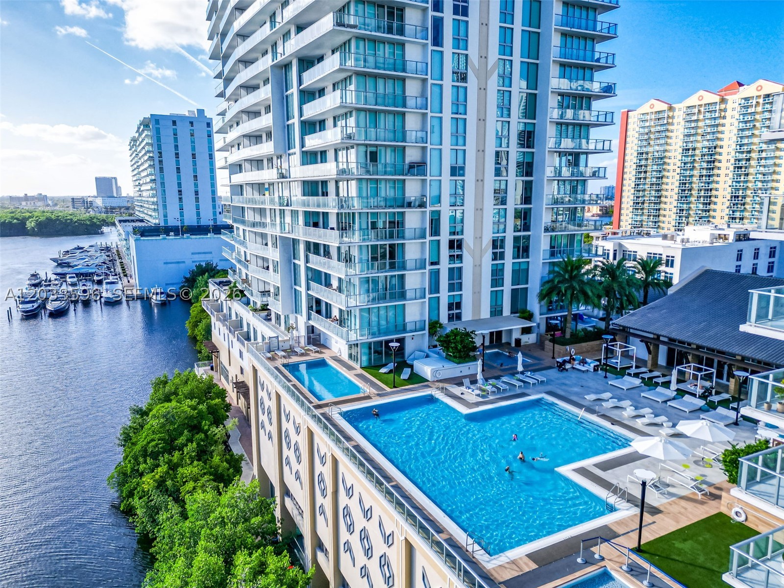 PARQUE TOWERS CONDO - Residential Lease