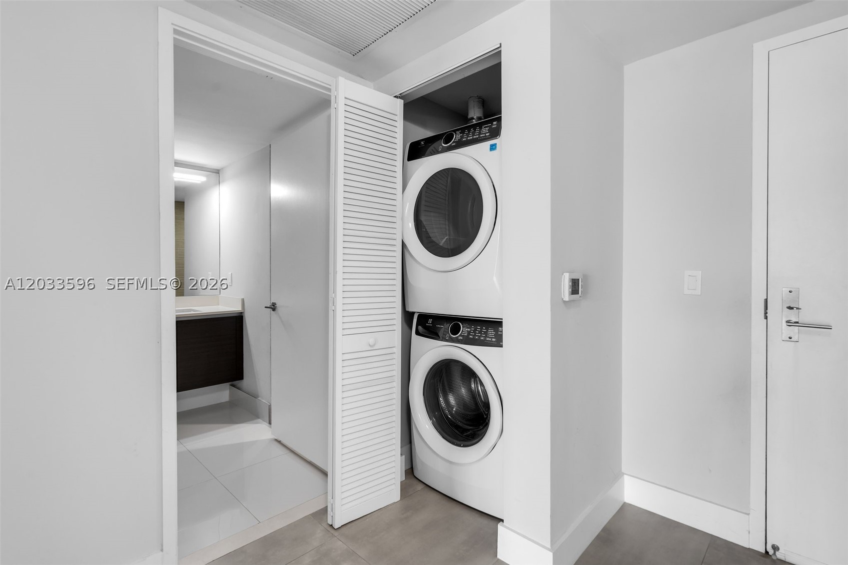 PARQUE TOWERS CONDO - Residential Lease