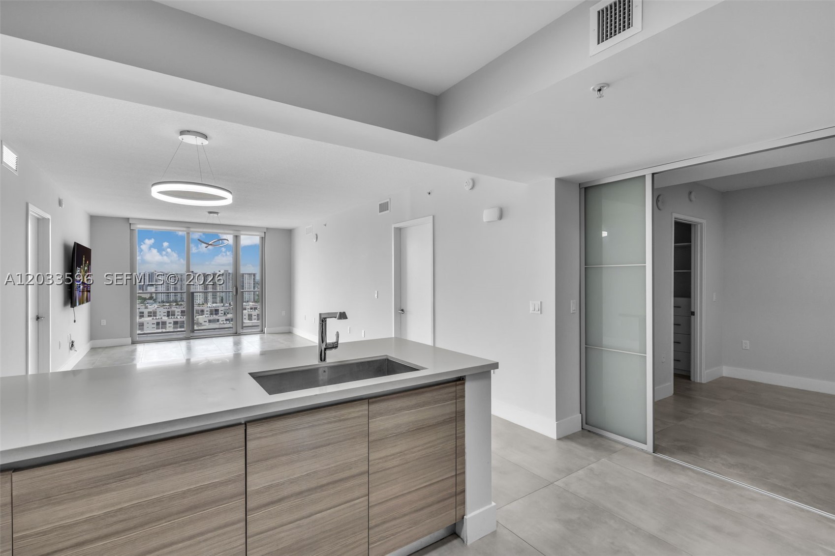 PARQUE TOWERS CONDO - Residential Lease