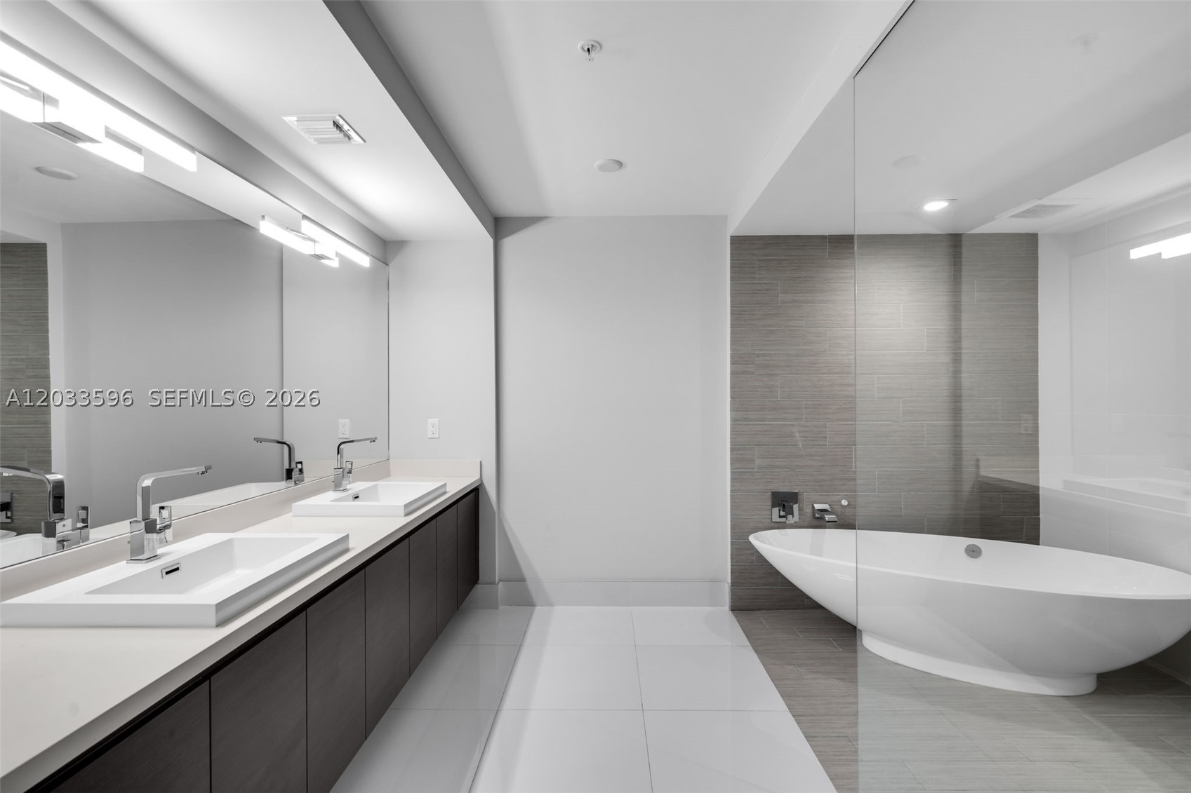 PARQUE TOWERS CONDO - Residential Lease