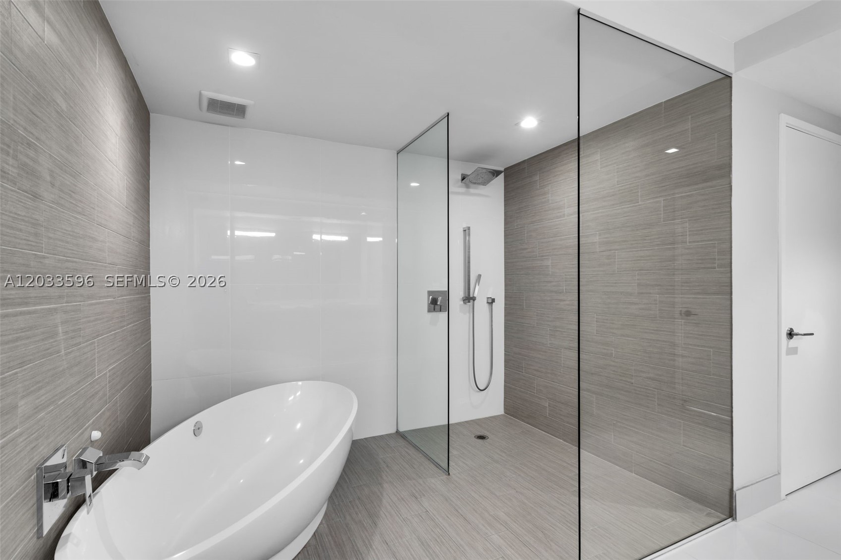 PARQUE TOWERS CONDO - Residential Lease