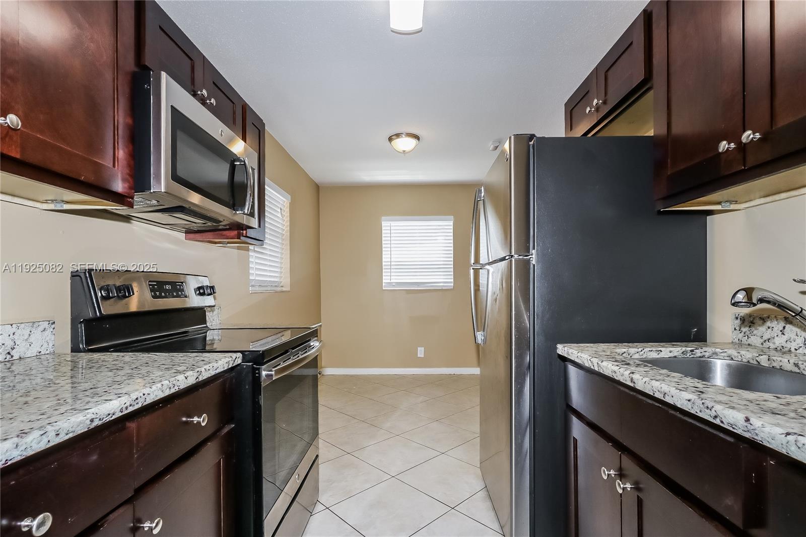 ROOSEVELT ESTATES - Residential Lease