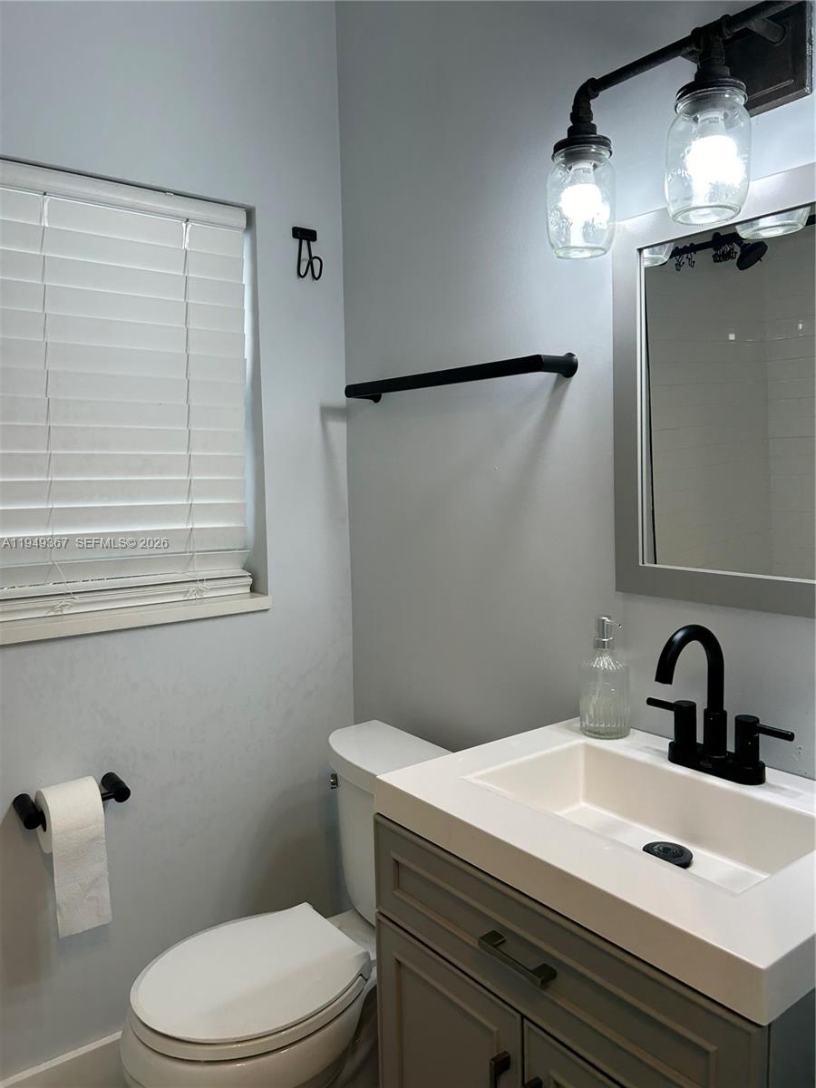 HILLSBORO SHORES EXECUTIV - Residential