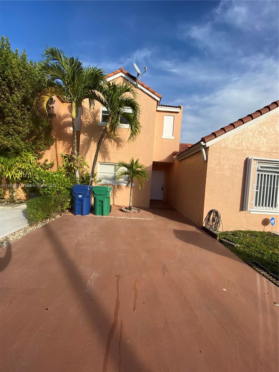 Remodeled 3 bedroom 3 bath Townhome near Dolphin Mall 
This townhome has a fenced yard and a bedroom and bathroom downstairs.
Driveway for 2 cars.