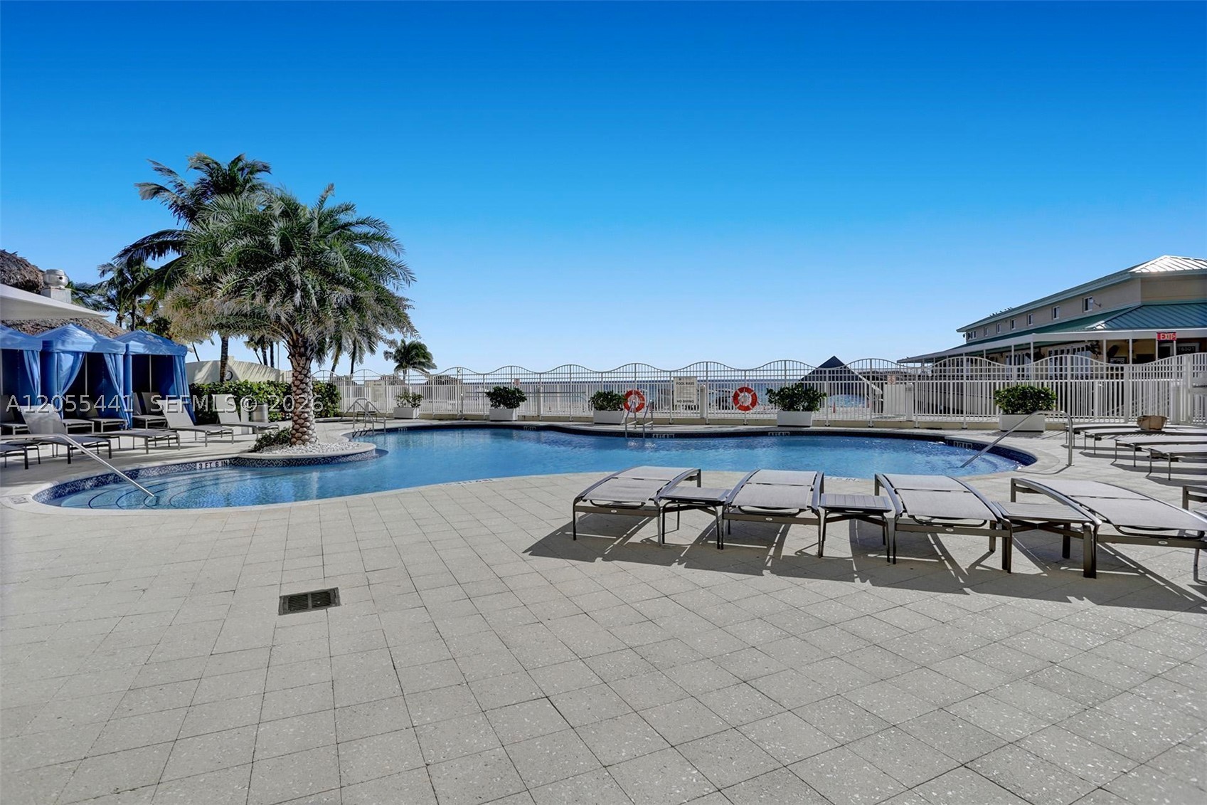 LA PERLA CONDO - Residential