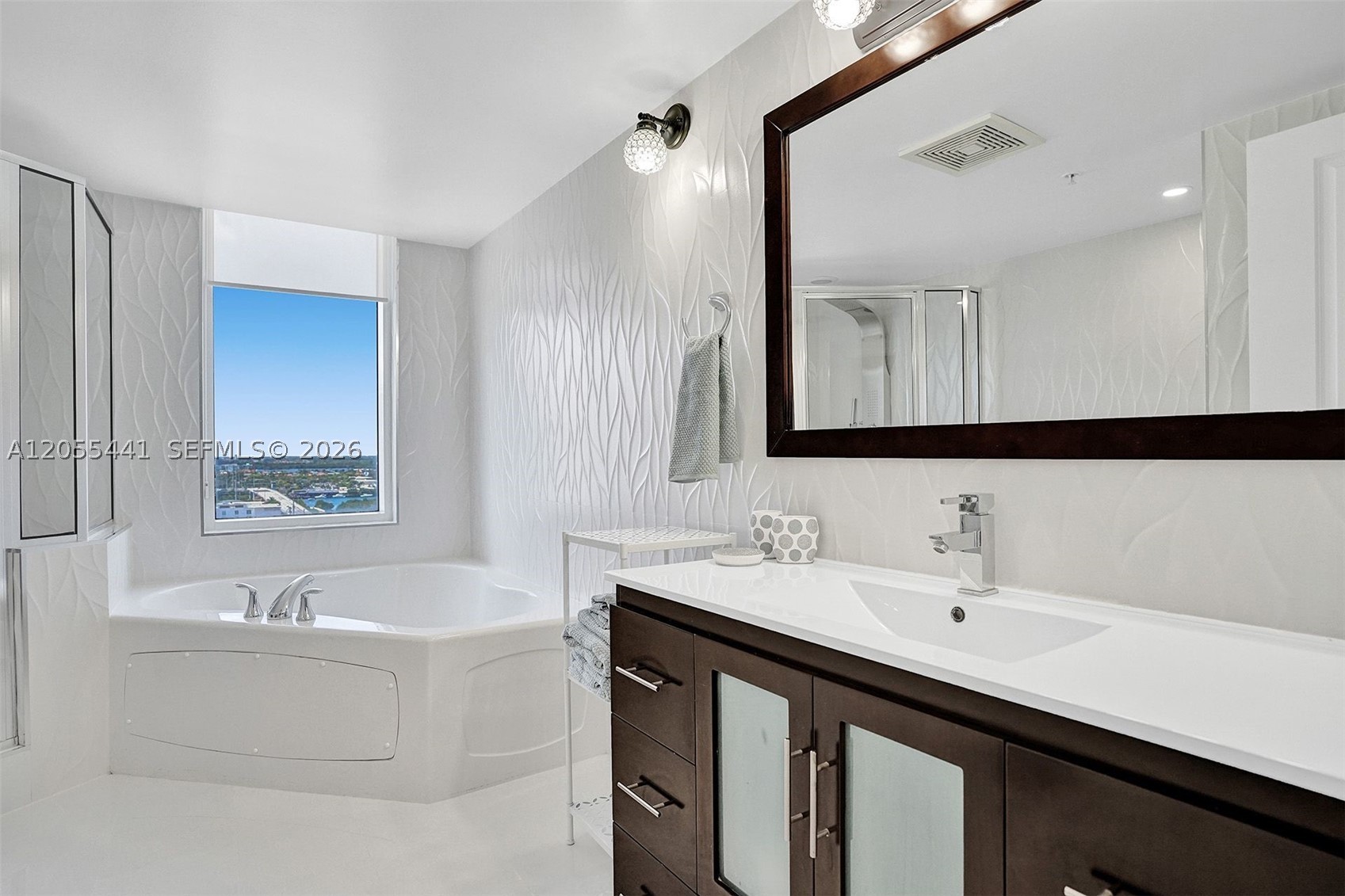 LA PERLA CONDO - Residential
