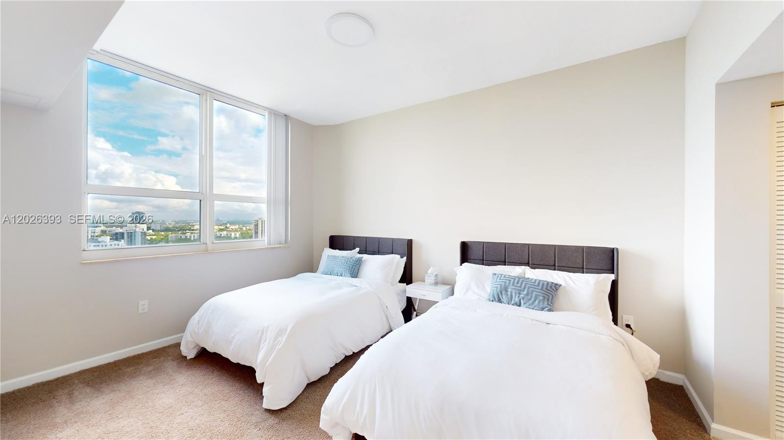 TURNBERRY ON THE GREEN CO - Residential Lease
