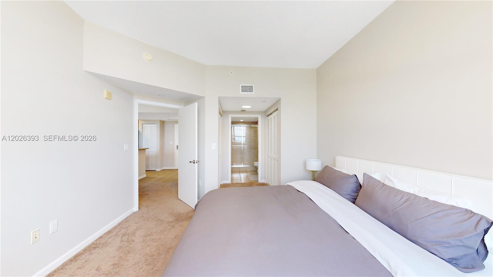 TURNBERRY ON THE GREEN CO - Residential Lease