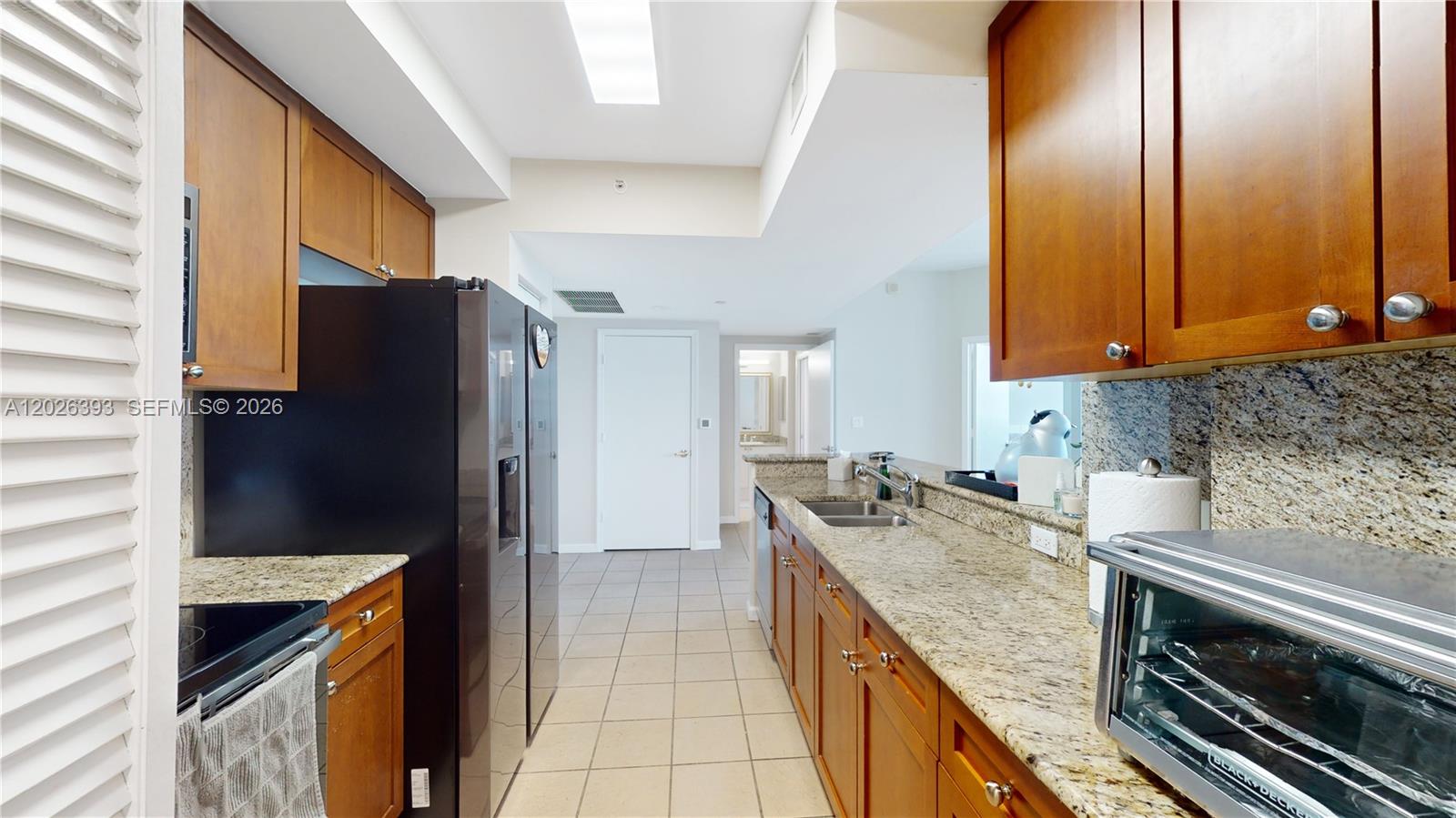 TURNBERRY ON THE GREEN CO - Residential Lease