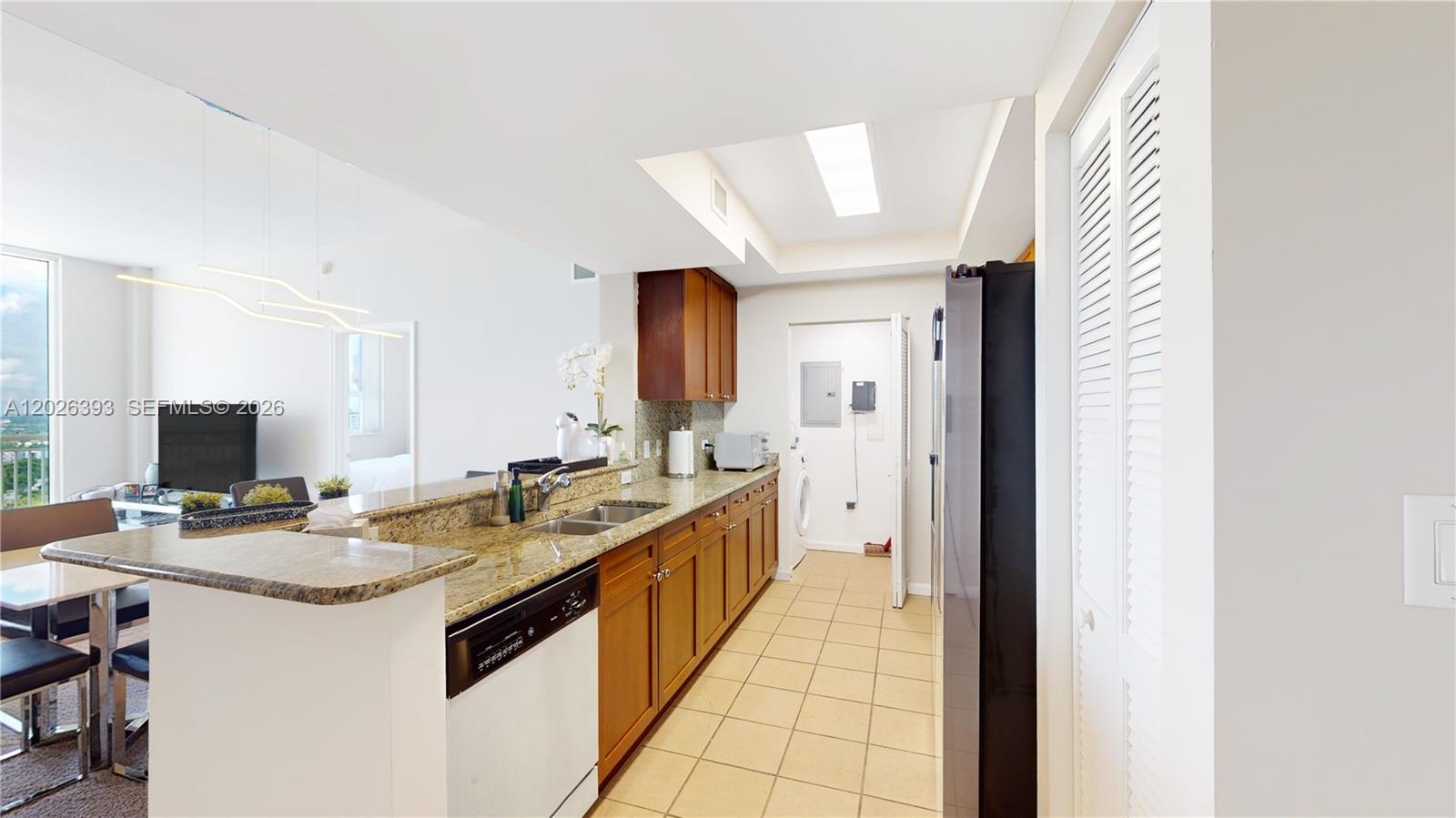 TURNBERRY ON THE GREEN CO - Residential Lease