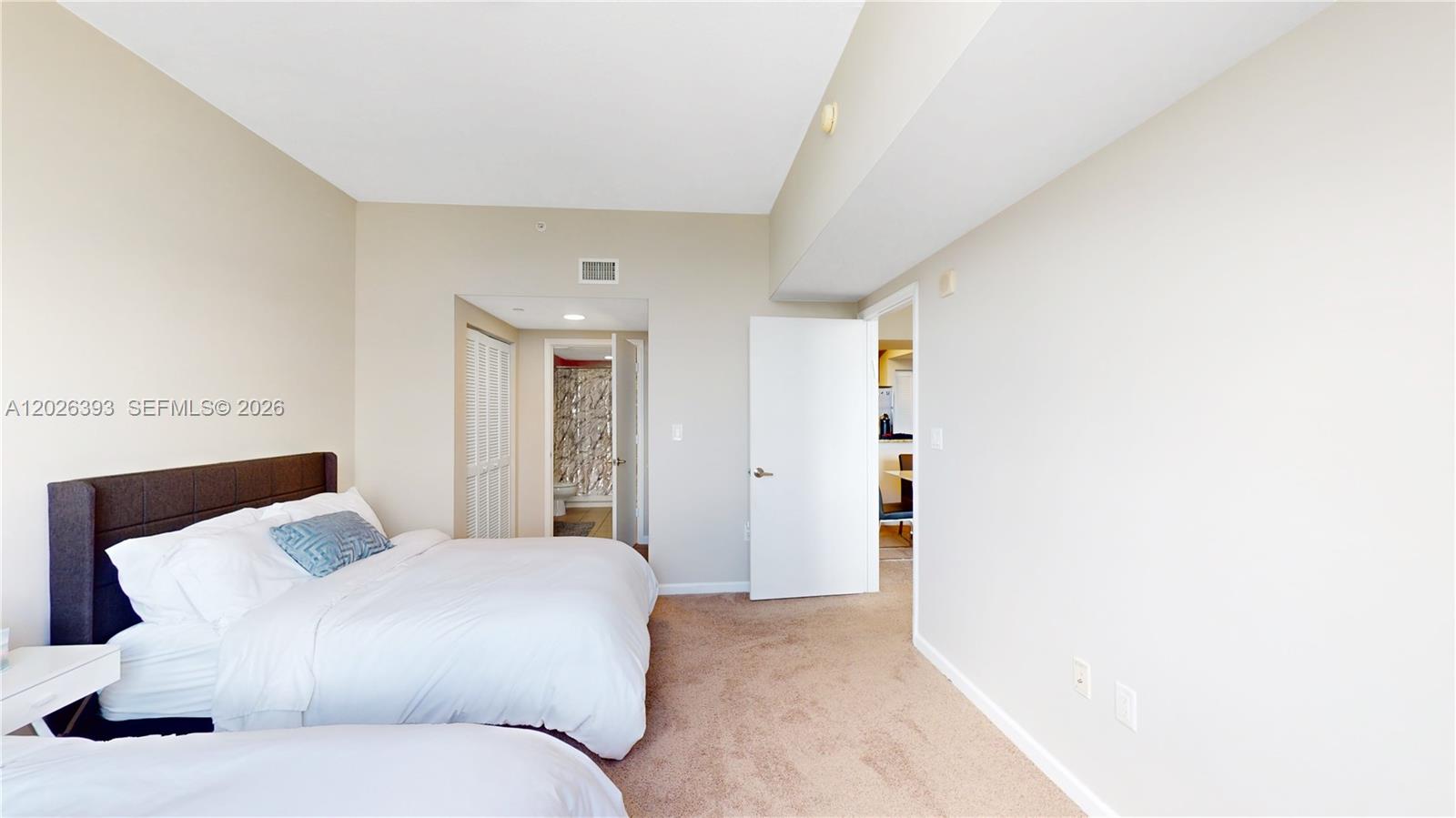TURNBERRY ON THE GREEN CO - Residential Lease