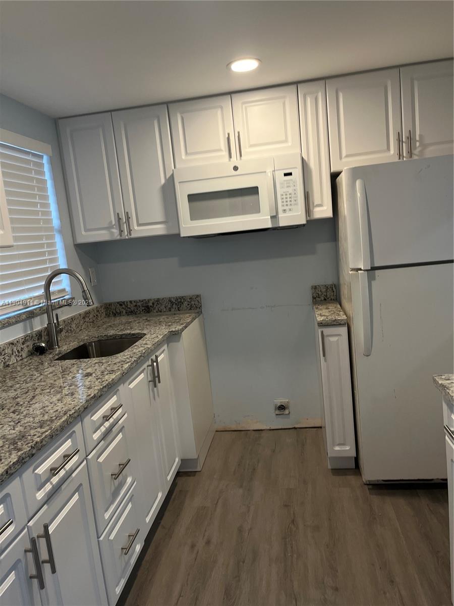 SUNRISE LAKES 220 CONDO - Residential