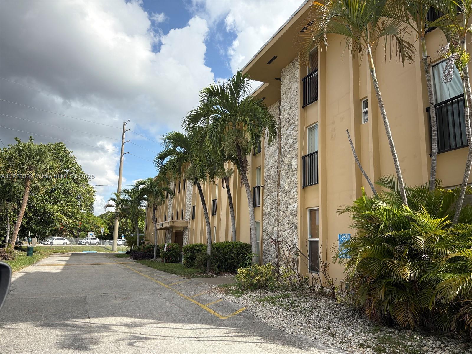 ROYAL POINCIANA CONDO - Residential Lease