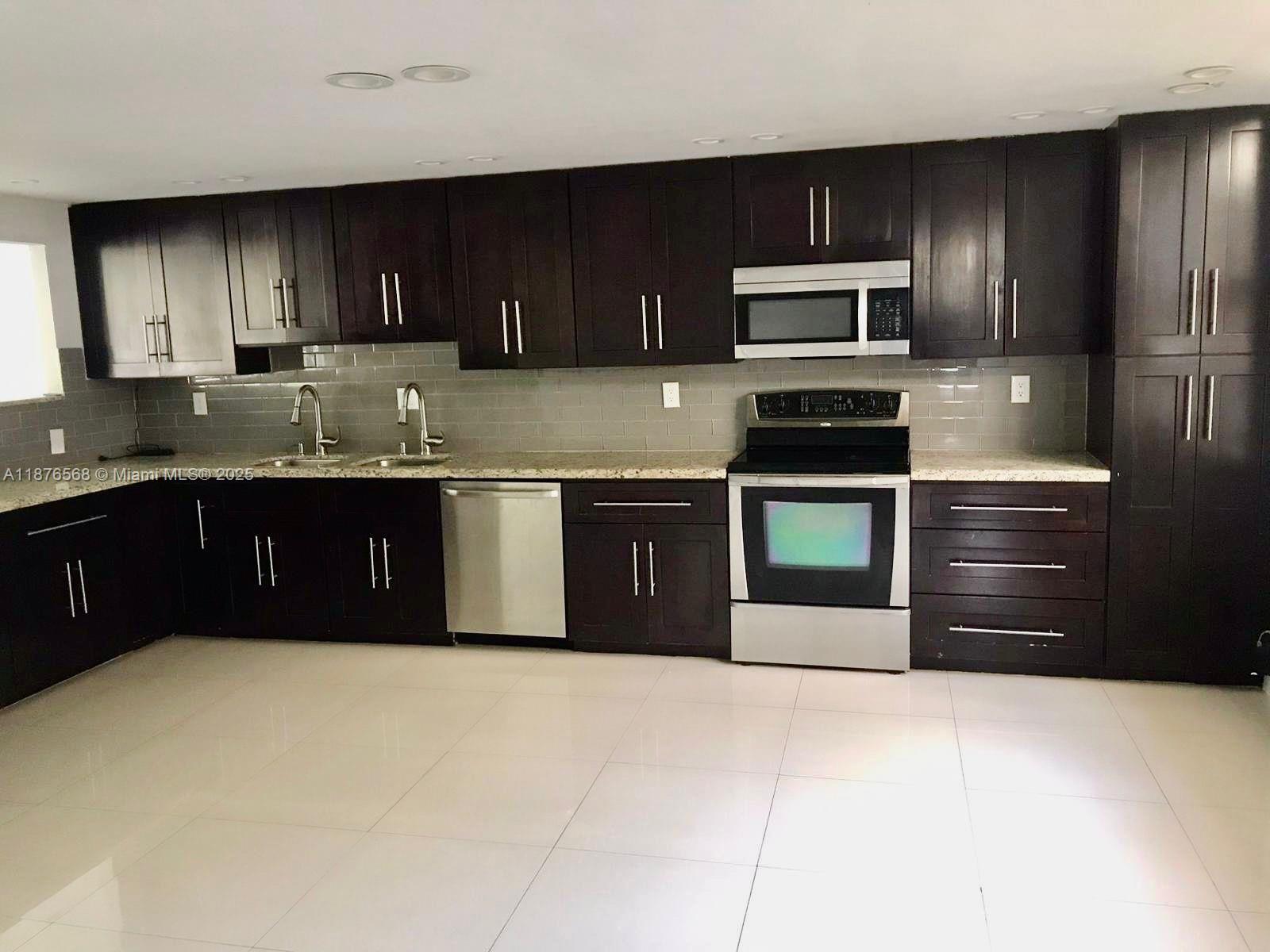 VILLA DORADA CONDO NO 2 - Residential