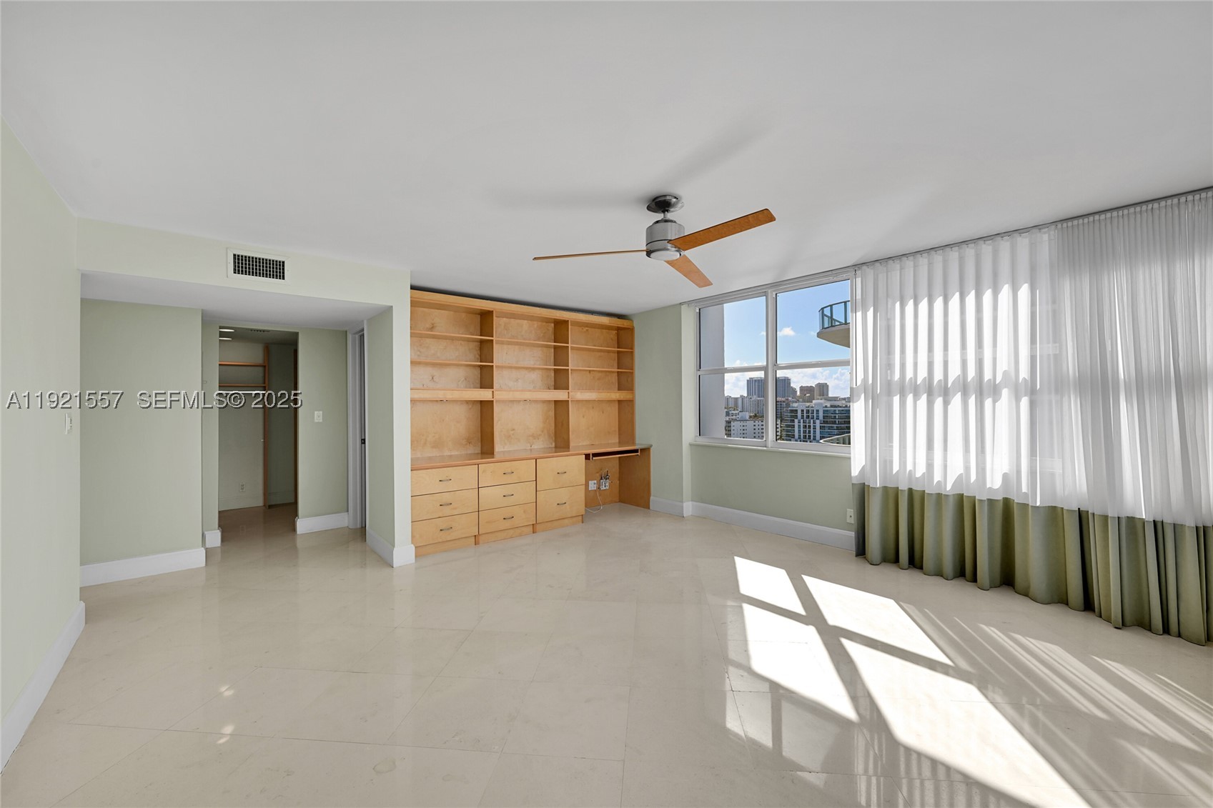 CORINTHIAN ON THE INTRACO - Residential