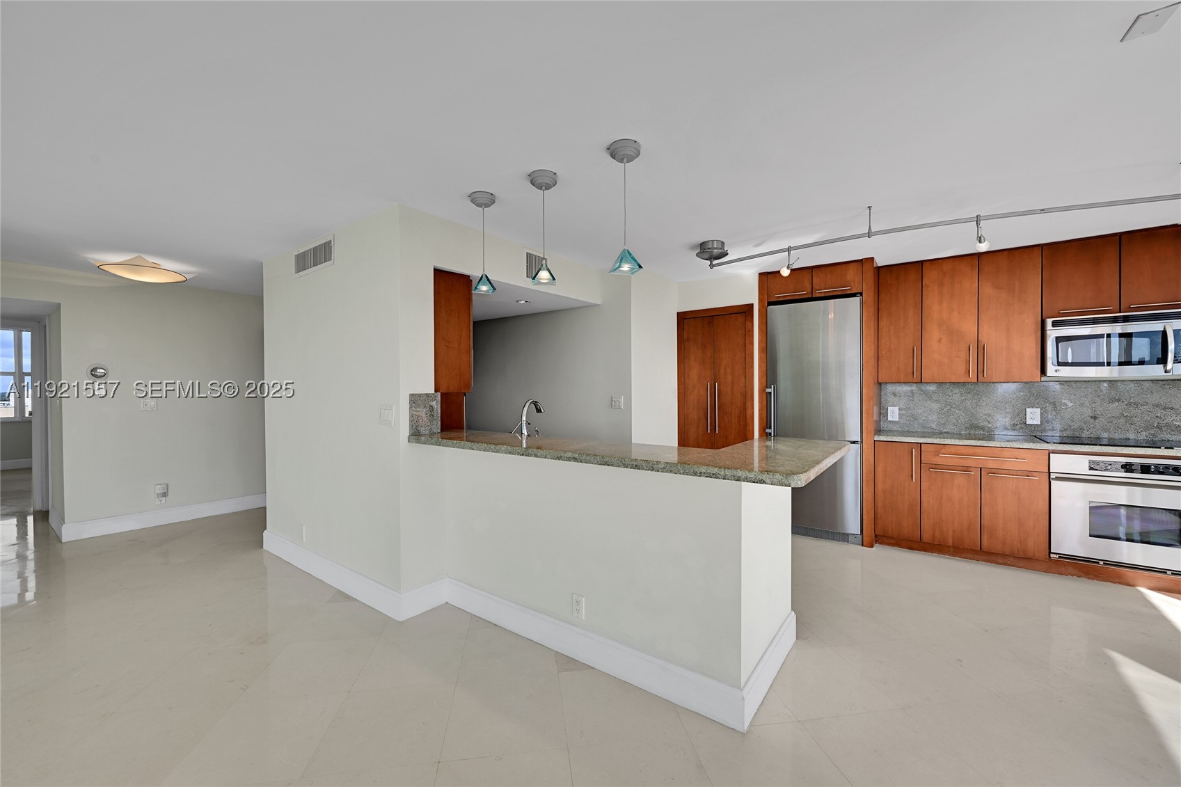 CORINTHIAN ON THE INTRACO - Residential