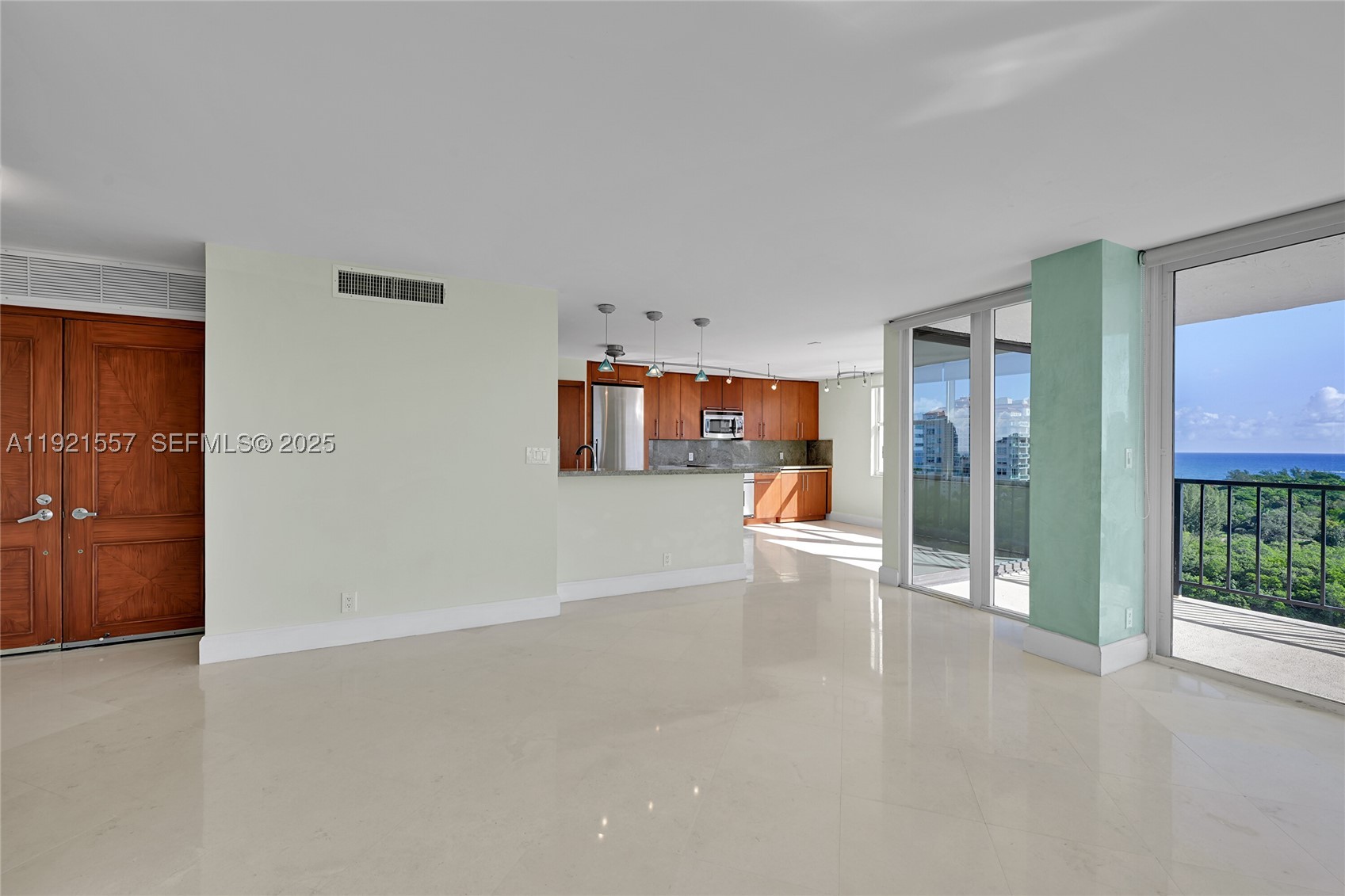 CORINTHIAN ON THE INTRACO - Residential