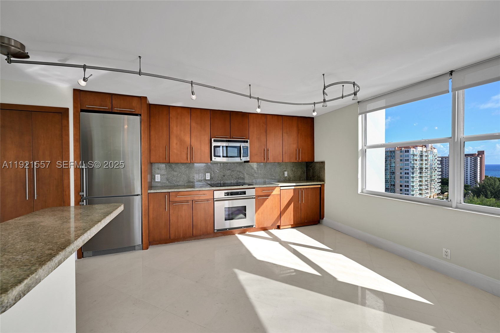 CORINTHIAN ON THE INTRACO - Residential