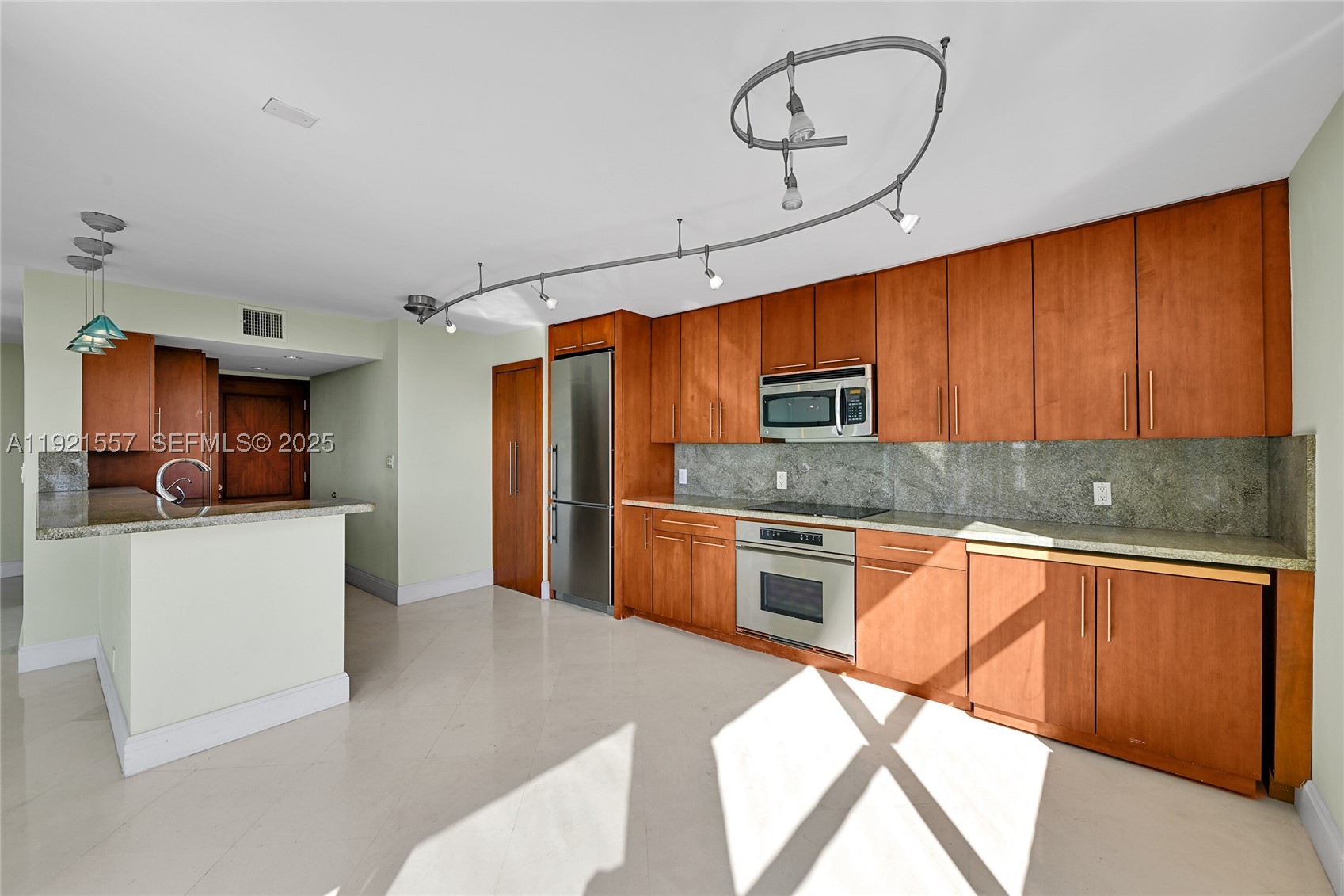CORINTHIAN ON THE INTRACO - Residential