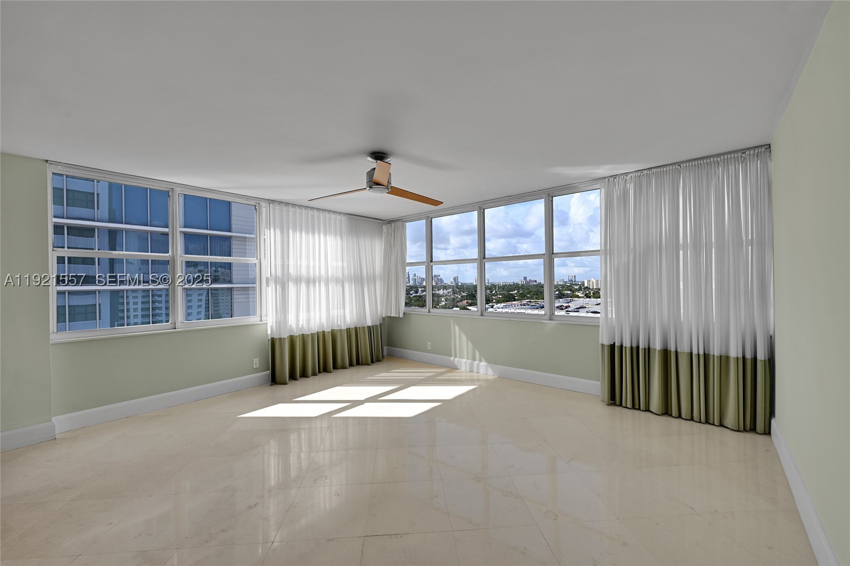 CORINTHIAN ON THE INTRACO - Residential