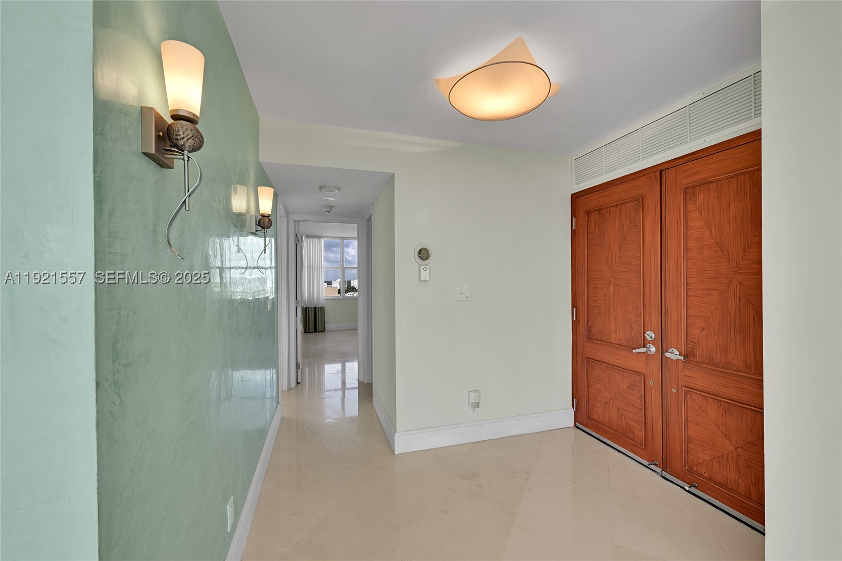 CORINTHIAN ON THE INTRACO - Residential