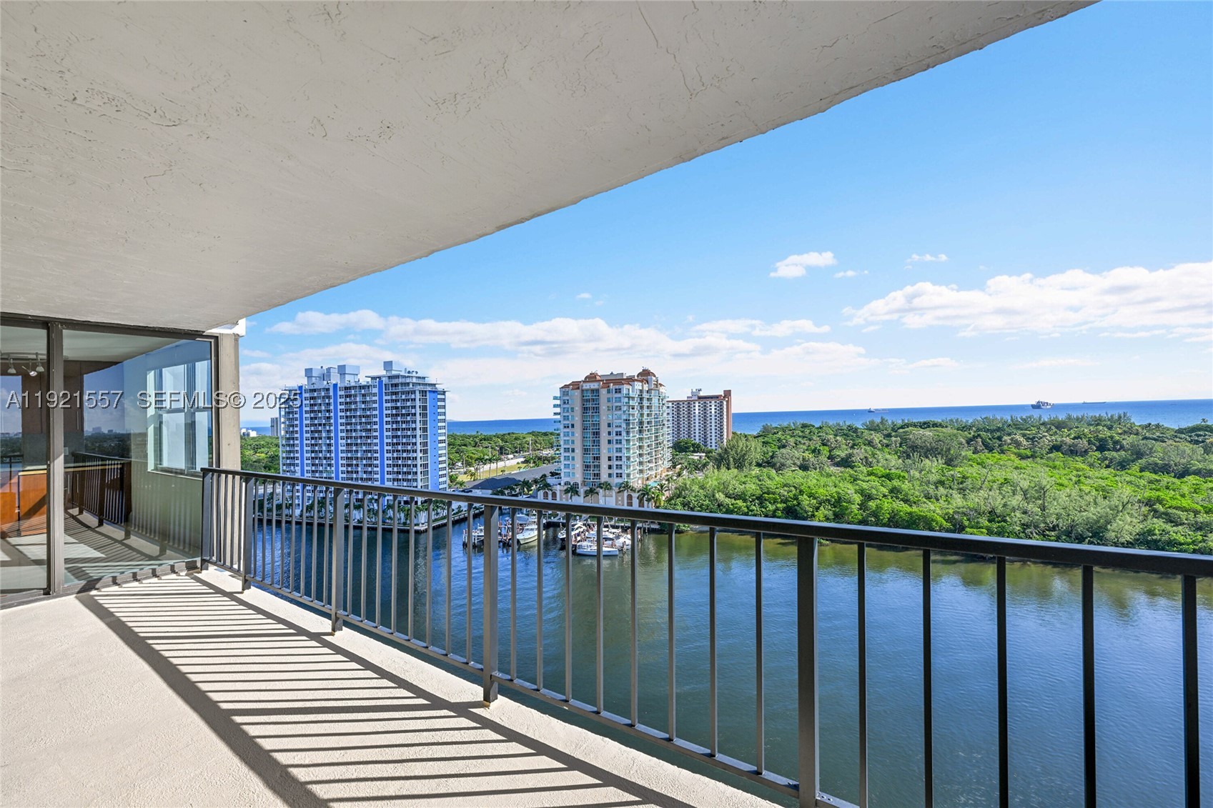 CORINTHIAN ON THE INTRACO - Residential