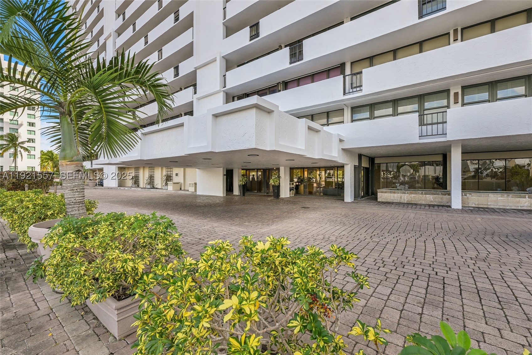 CORINTHIAN ON THE INTRACO - Residential