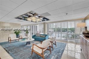 CORINTHIAN ON THE INTRACO - Residential