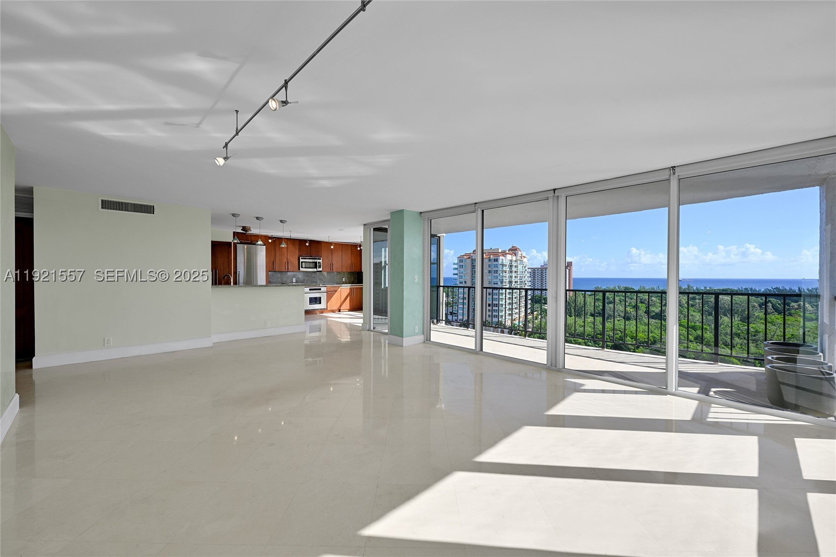 CORINTHIAN ON THE INTRACO - Residential