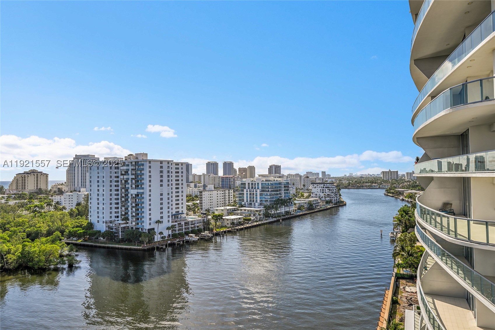 CORINTHIAN ON THE INTRACO - Residential