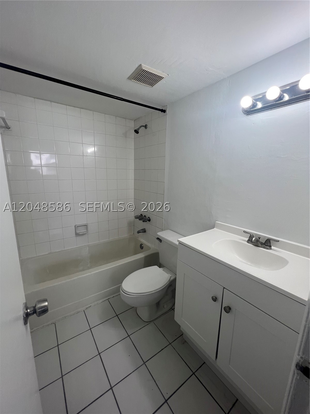 FONTAINEBLEAU GARDENS CON - Residential Lease