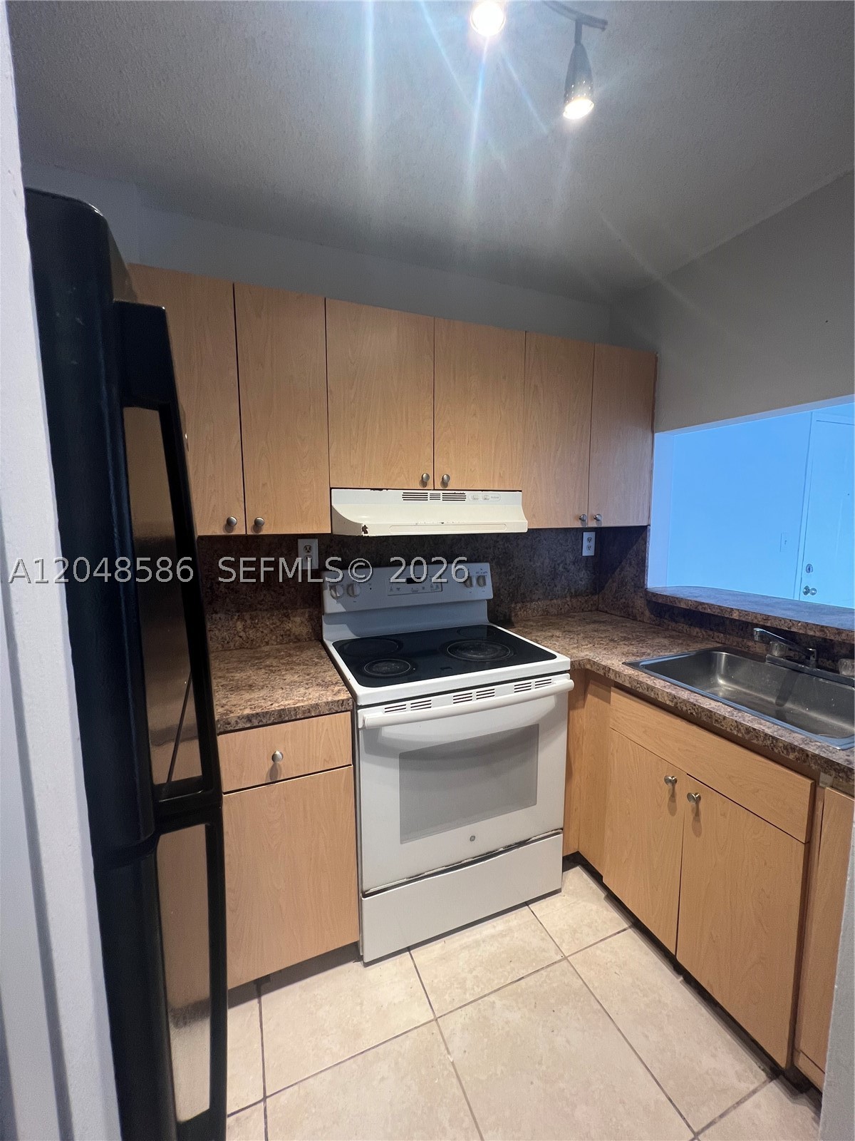 FONTAINEBLEAU GARDENS CON - Residential Lease