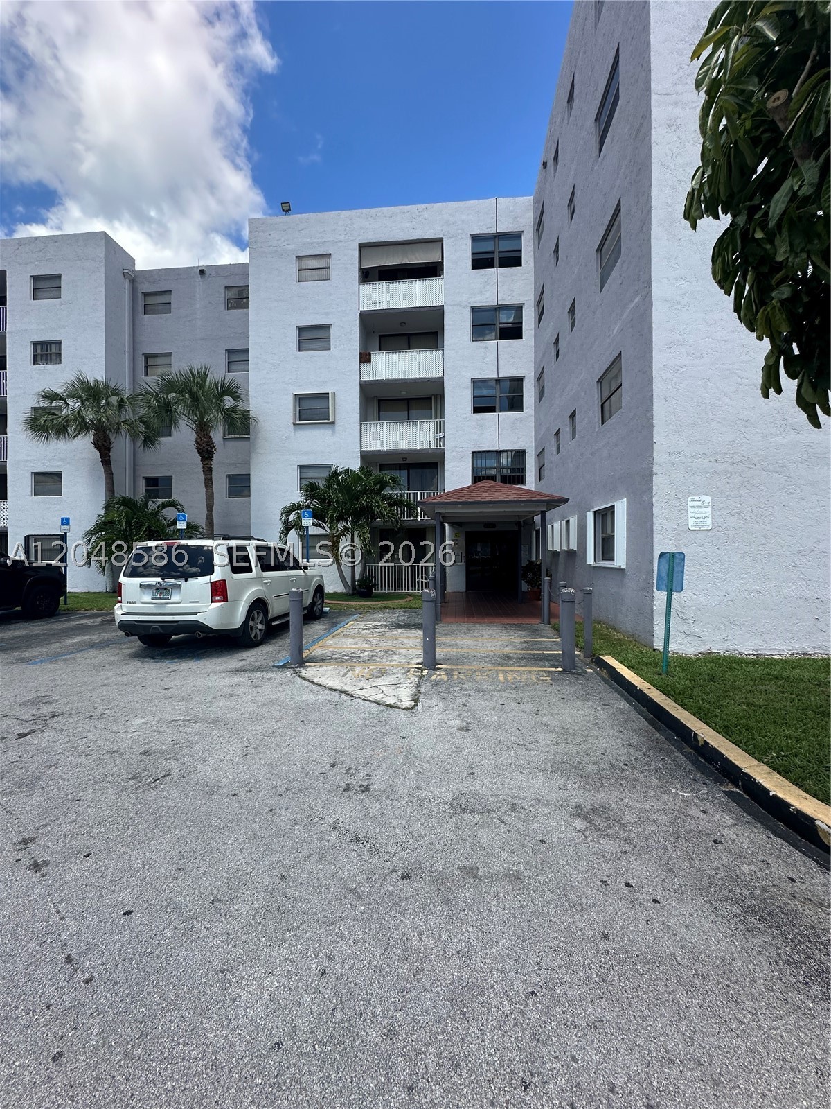 FONTAINEBLEAU GARDENS CON - Residential Lease