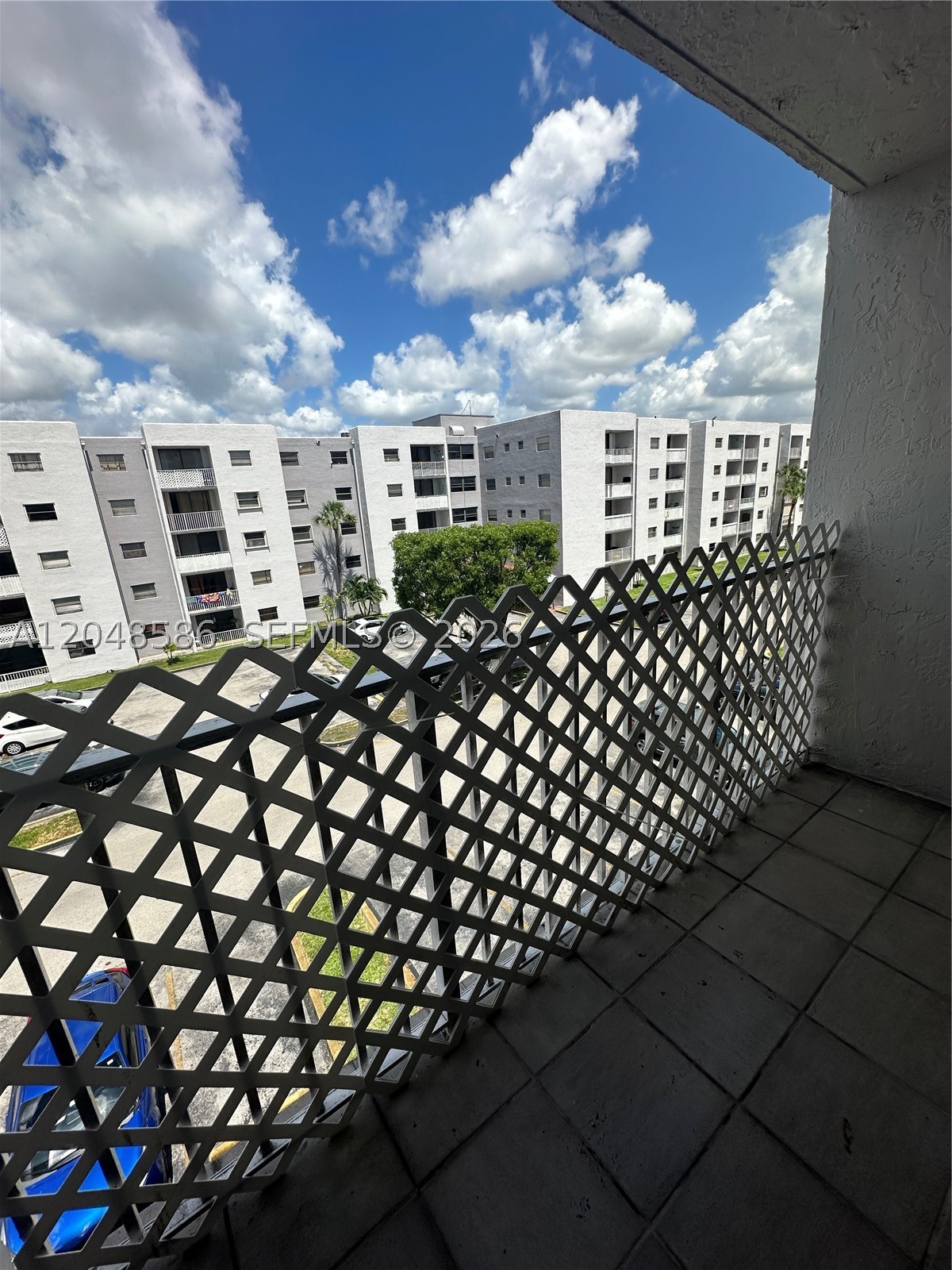 FONTAINEBLEAU GARDENS CON - Residential Lease