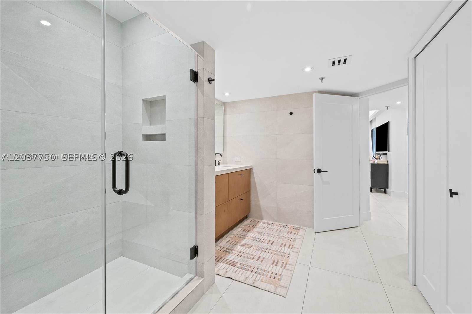 BRICKELL KEY ONE CONDO - Residential Lease