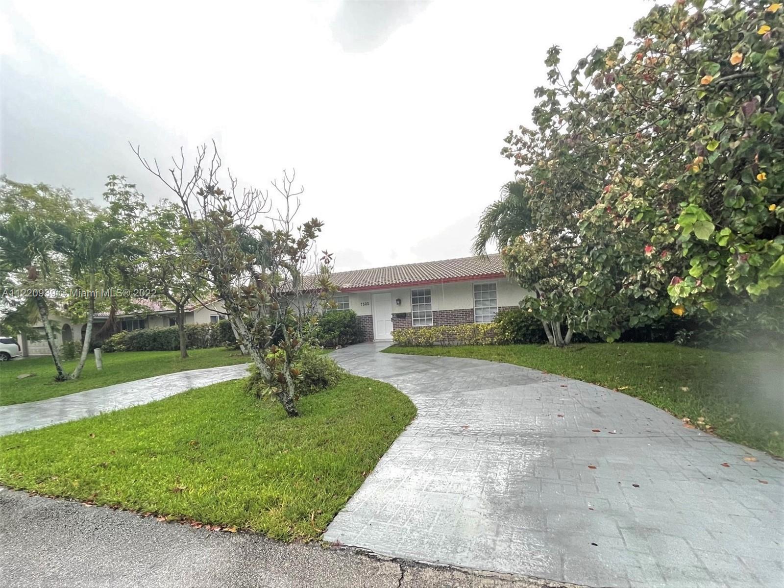 Beautiful, Huge corner/ single family home 4 bed and 2 bath with plenty of living room space to entertain all your guests.  fresh paint, tile floors, nice kitchen and bathrooms! Great Price, Two Driveways! one on front and one on side with garage! fast approvals
