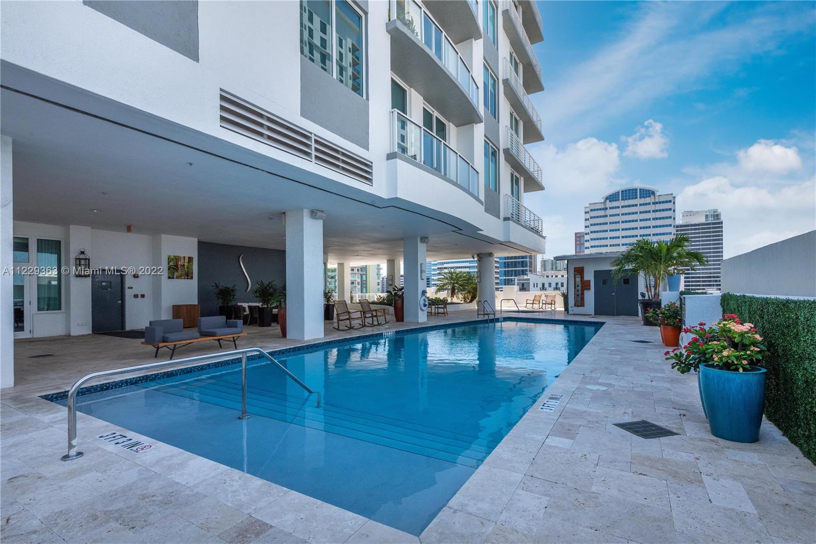 STRADA 315 CONDO - Residential